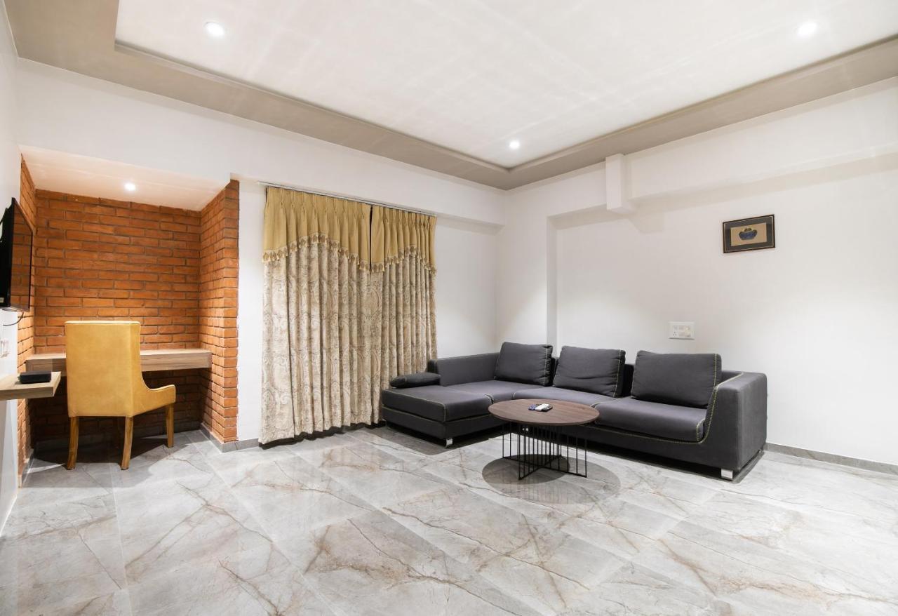 Palette - Hotel Welcome Kadi Екстериор снимка